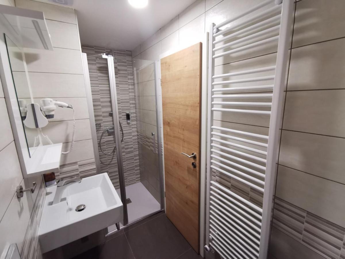 Gostilna S Prenocisci Pav Hotel Rakek Kültér fotó