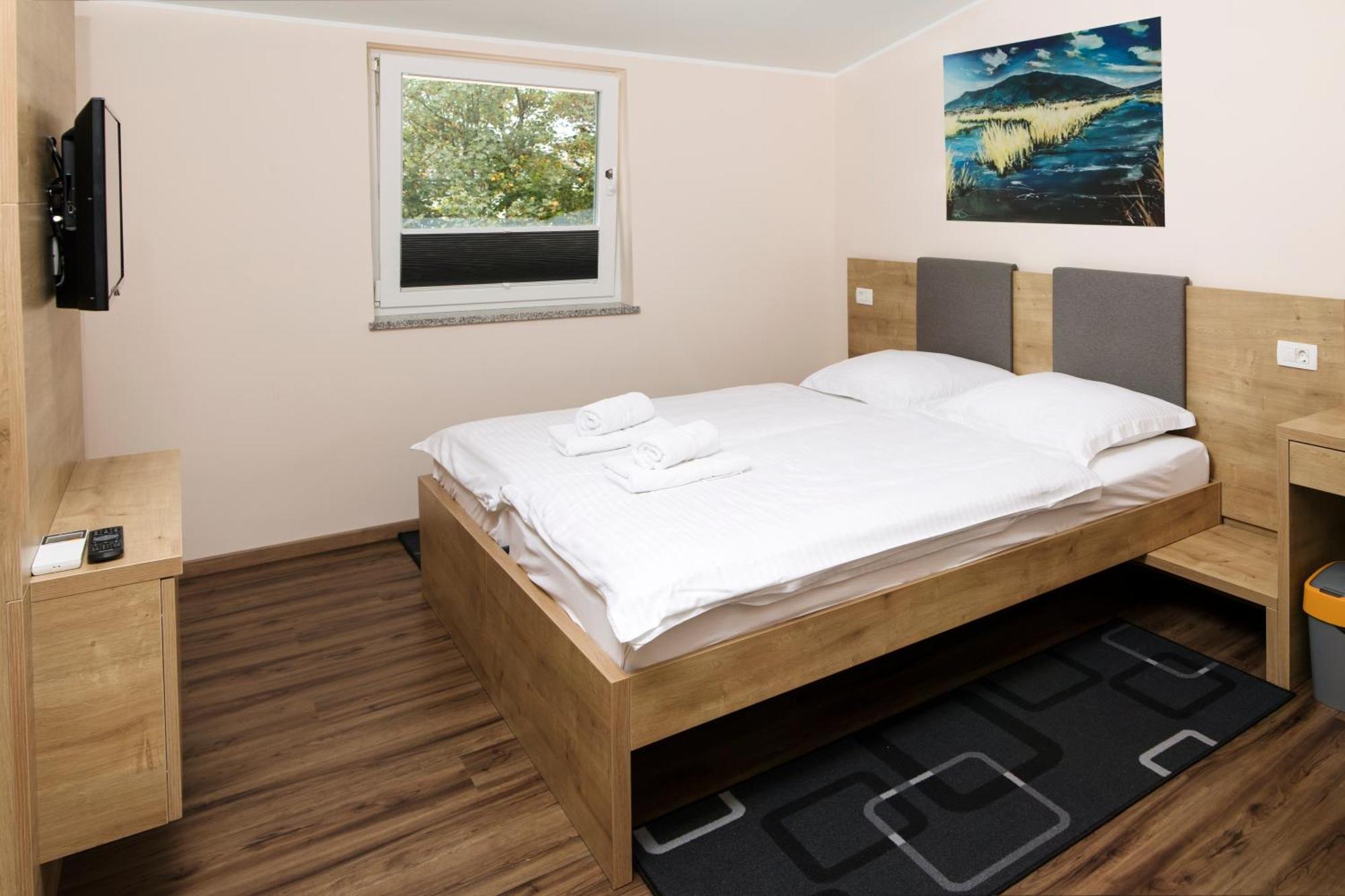 Gostilna S Prenocisci Pav Hotel Rakek Kültér fotó