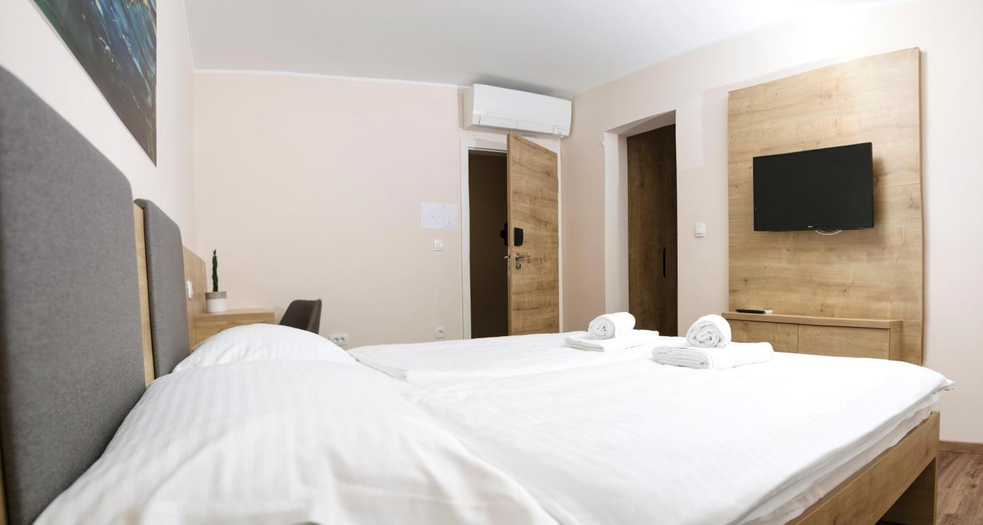 Gostilna S Prenocisci Pav Hotel Rakek Kültér fotó